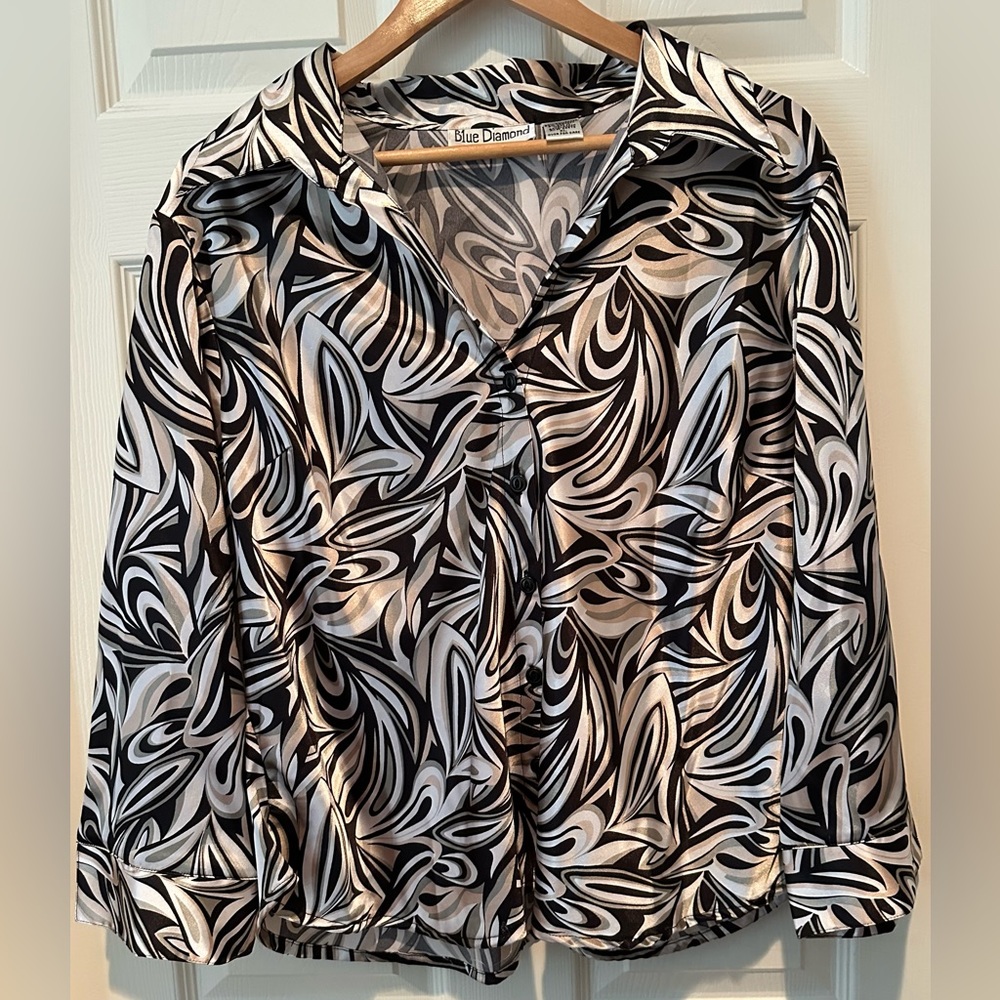 Blue Diamond Women's Black and White Swirl Button Down Shirt
